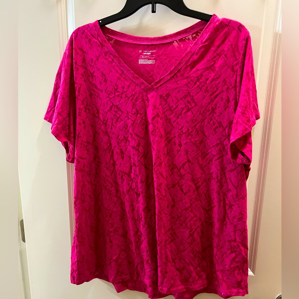 Bright pink Tek Gear T shirt